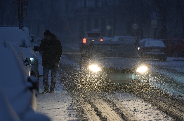 Smyk při sjezdu z kopce. Jeden z řidičů nepřežil srážku dvou vozů v Brně