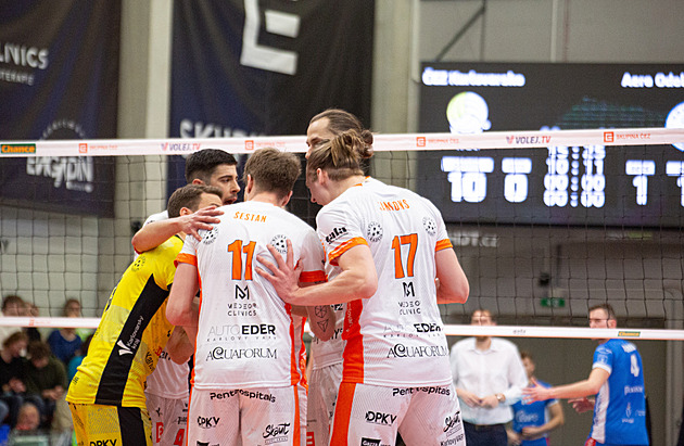 Karlovarsko uniká, přehrálo i Budějovice. Mistrovští Lvi nestačili na Kladno