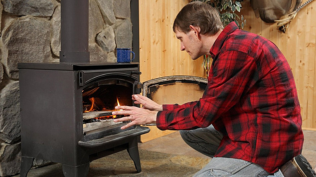 Proč vaše kamna netopí a jak se zbavit popela bez smetáčku