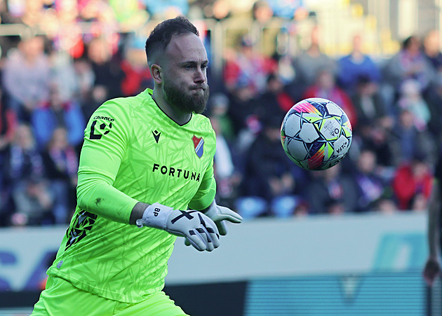Brankář Holec neodcestoval s Baníkem na soustředění. Řeší svoji budoucnost