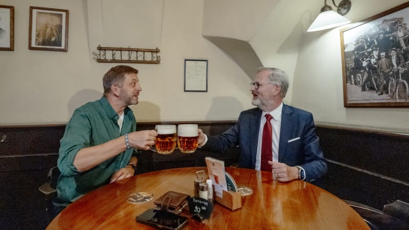 KOMENTÁŘ: Stály pivní deklarace Fialy s Rakušanem za to? O všechno šlo asi jen před volbami