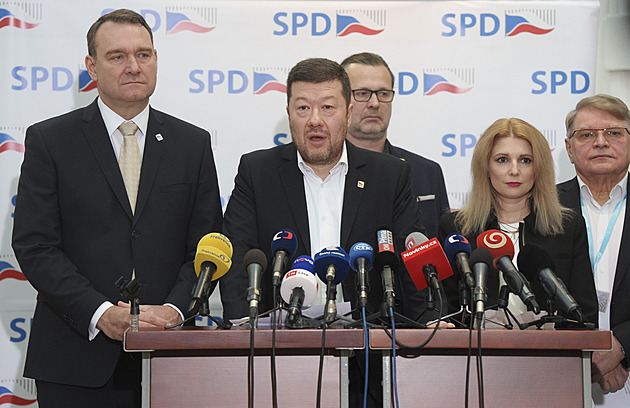 Okamuru se opozici nepodařilo odvolat. Podpořilo ho všech 108 poslanců koalice