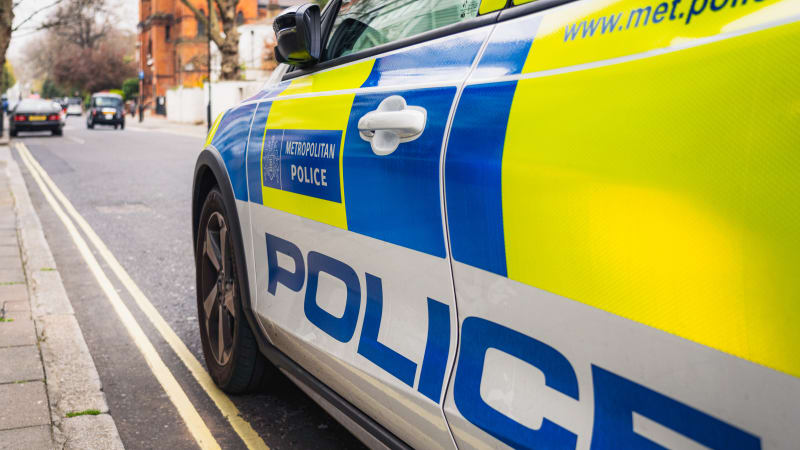 Řidič se řítil obcí rychlostí 200 km/h, pak došlo k tragédii. U Boltonu zemřeli čtyři lidé