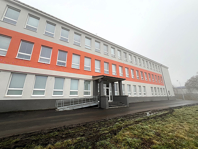 Černá cikánka, řekl prý učitel o studentce. Rasismus tu je, přitakávají další žáci