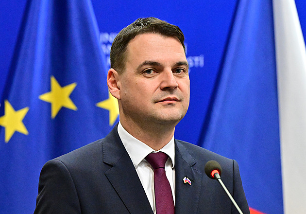 Macinka chce pomoct uklidnit situaci s Grónskem. Postoj USA zná, vyslechne Dány