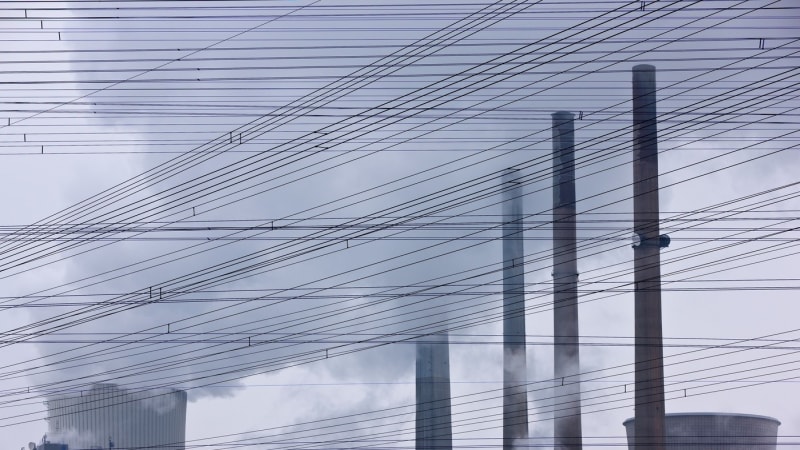 Konec uhlí prodraží Čechům složenky. Připlatí si i za energetickou bezpečnost, míní experti