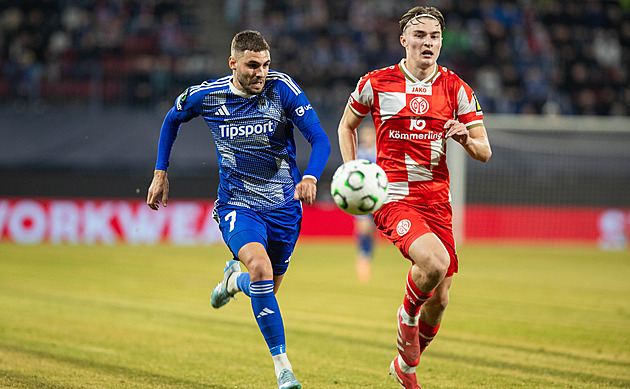 ONLINE: Sigma - Mohuč 0:0, domácí zachránil ofsajd, pak je drží Koutný