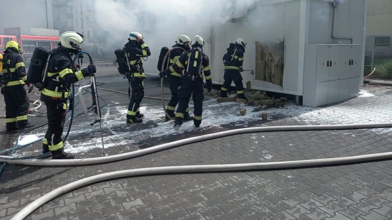 Požár skladu baterií na Jičínsku: Škoda dosáhla 20 milionů korun