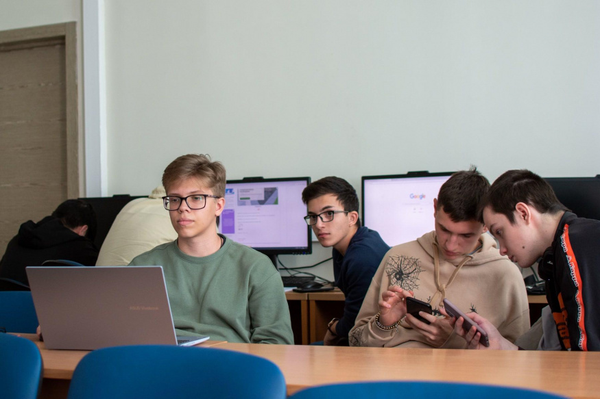 Konec mýtů o digitální generaci: třetina dětí neovládá práci na počítači