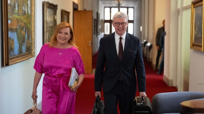 Vláda omezila zóny pro výstavbu větrníků. Schillerová mluvila o zelené buzeraci