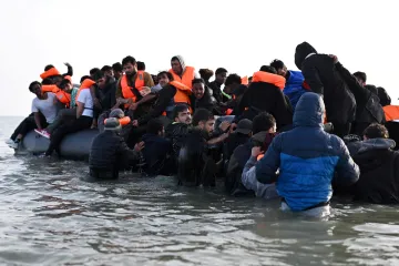 Úmrtí migrantů v Lamanšském průlivu bude přibývat, varuje Británie