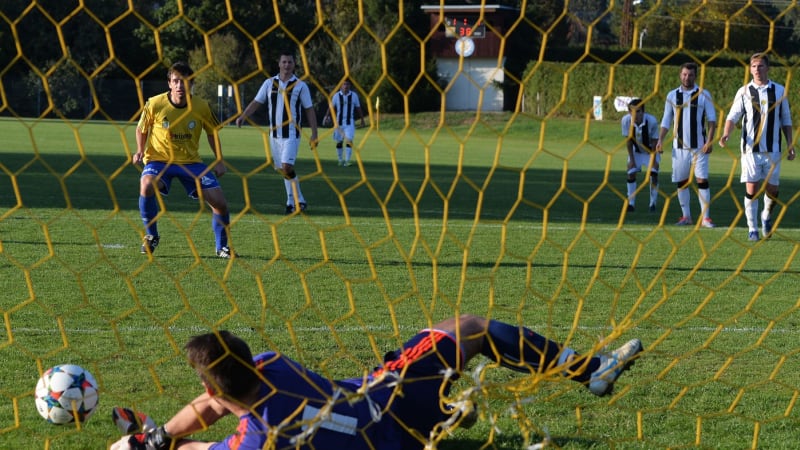 Skandální moment v krajské soutěži: Sudí pískl konec během tutovky. Strašné, žasl Švancara