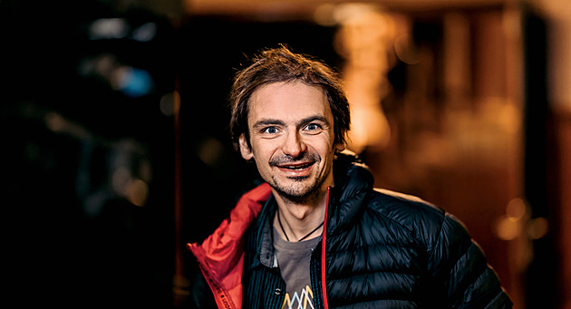 O touze pochopit svět i selhání systému. Přeletím Annapurnu v balonu, říká Juračka