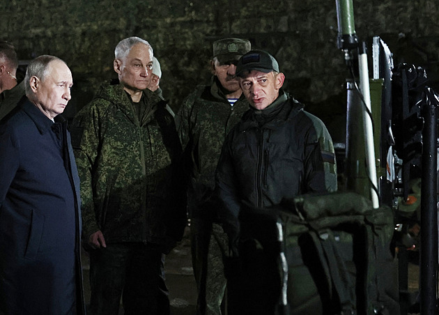 Putin sledoval na Urale vojenské cvičení Střed 2026. Účastnilo se ho 47 tisíc vojáků