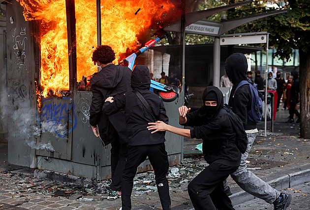 Francouzská vřava se přelévá do Belgie. V Lutychu propukly studentské protesty