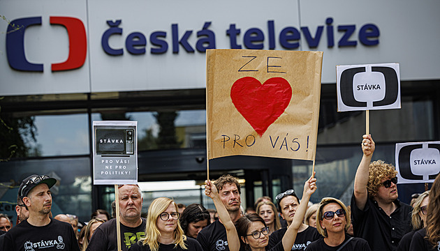 Roztržka v ČT? Zaměstnanci se bouří, že ke covidu bez odstupu mluvili Peková a Rajchl